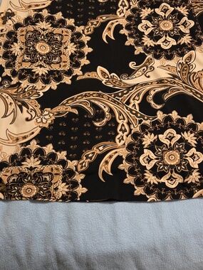 212 COLLECTION Skirt Black & Cream Paisley Small waist 16 in. length 23 in.